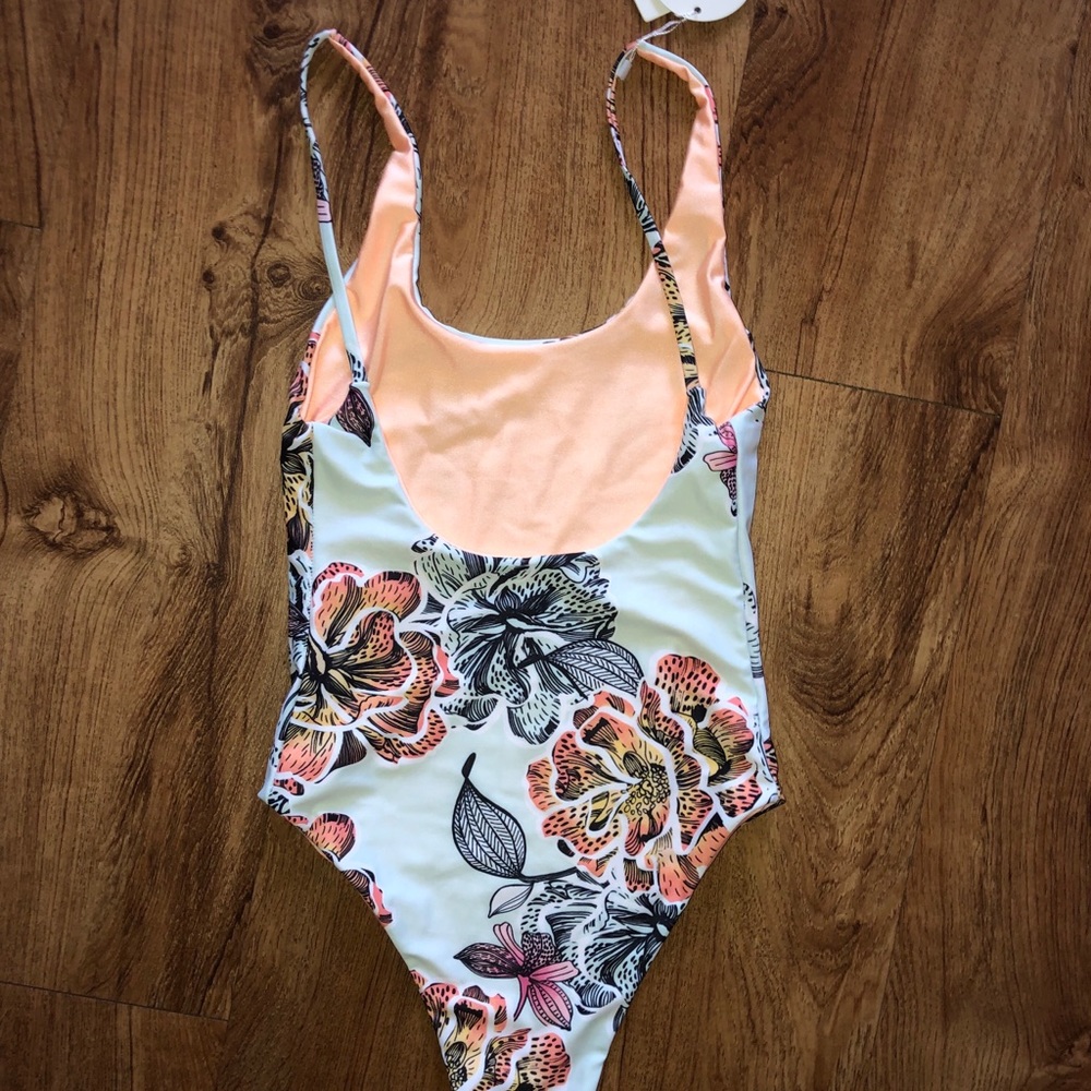Kulani Kini’s - NWT - one piece - xs